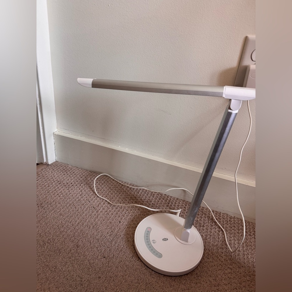 Touch activated lamp (adjustable)